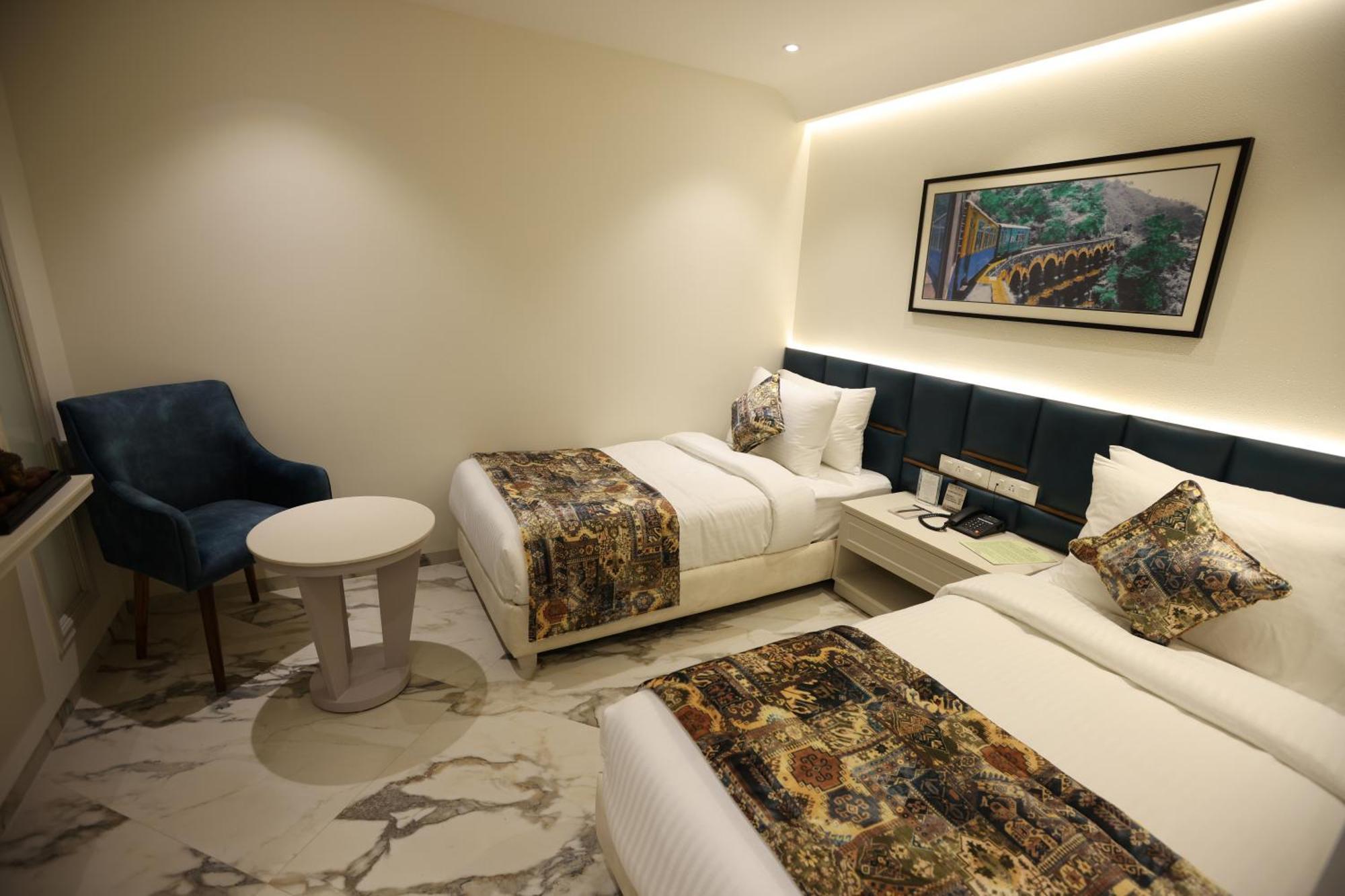 Hiraya Hotels Mohali Экстерьер фото