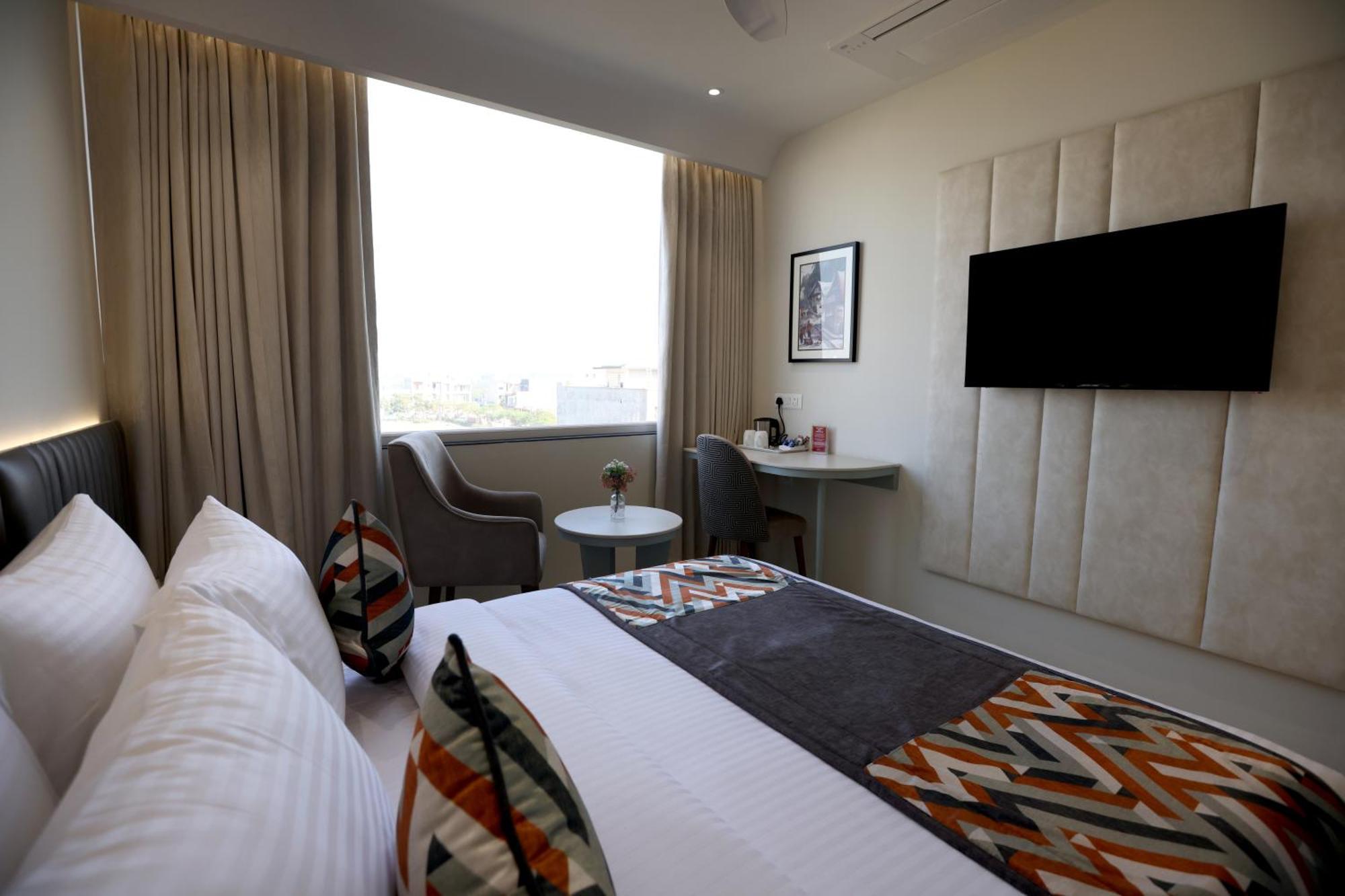 Hiraya Hotels Mohali Экстерьер фото